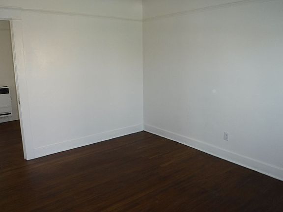 3rd image of 3029-3039 1/2 Monroe Ave