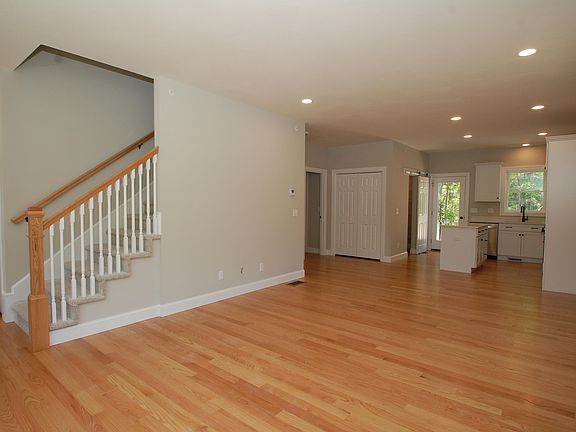 4th image of 2B Villa Lane #4B