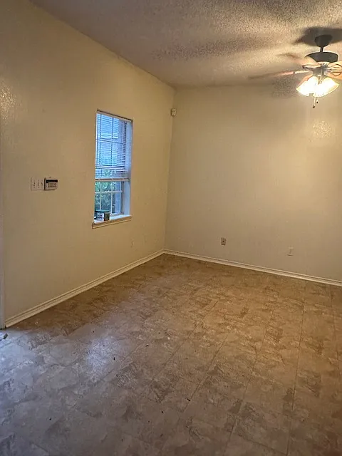 Building Photo - 1603 Lexington Cir #2