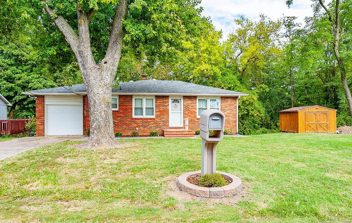 1024 Linden St photo 1