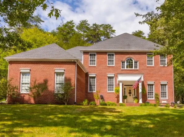 323 Creekshire Dr, Signal Mountain, TN 37377