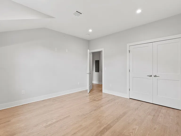 105 Brandon Ct — Photo 46