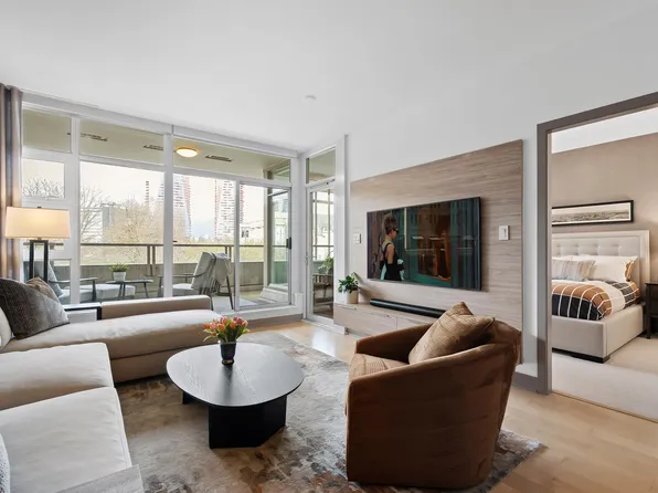 1808 W 1st Ave #205, Vancouver, BC V6J 0B3