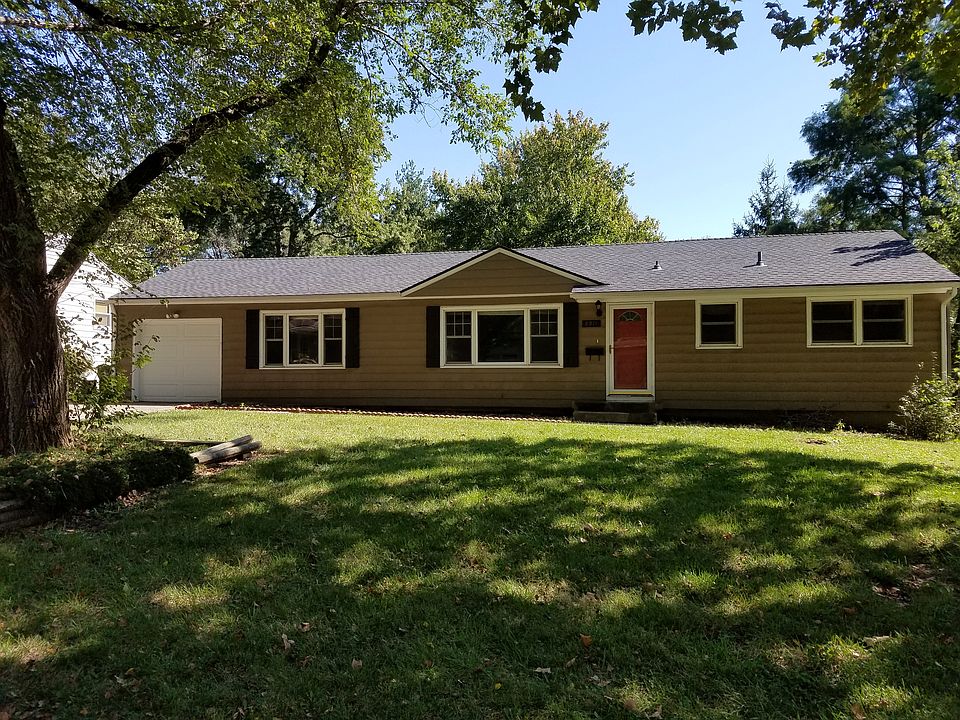 2nd image of 8911 Hemlock Dr