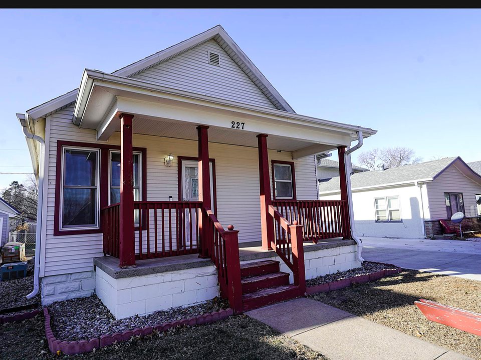 1st image of 227 N Platte Ave