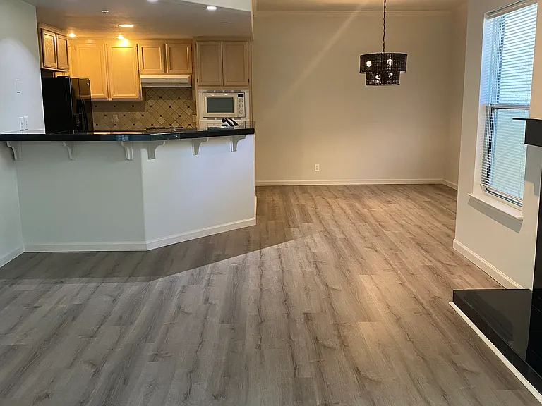 935 W Spain St #C — Photo 6