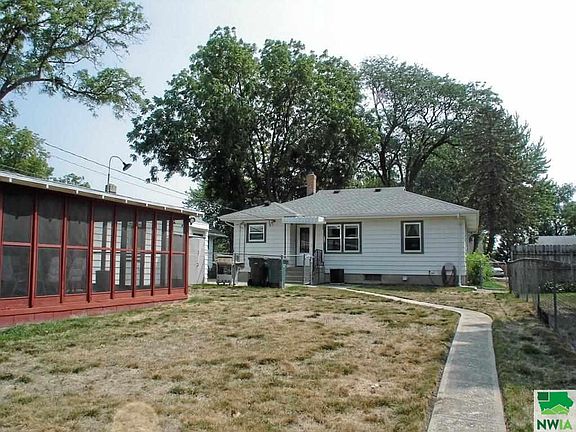2nd image of 2409 S Lemon St