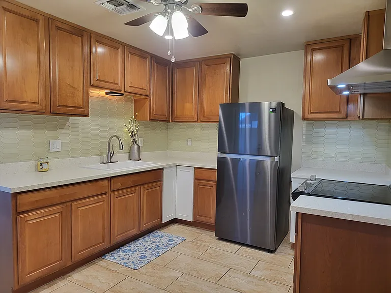 1040 N 27th Pl — Photo 50