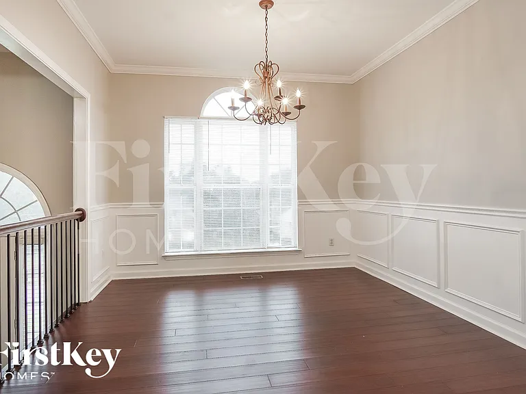 5612 Elliott Cir — Photo 4