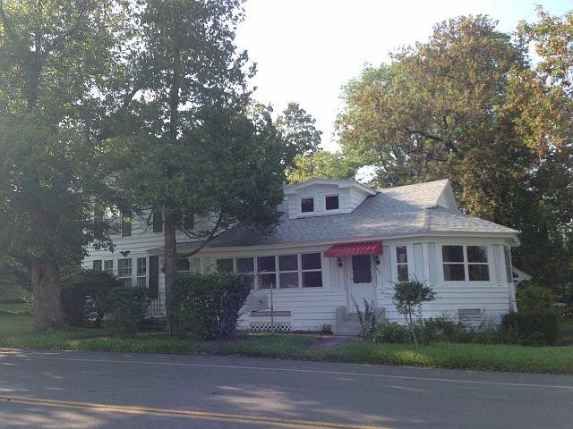 2nd image of 201 Utica Rd
