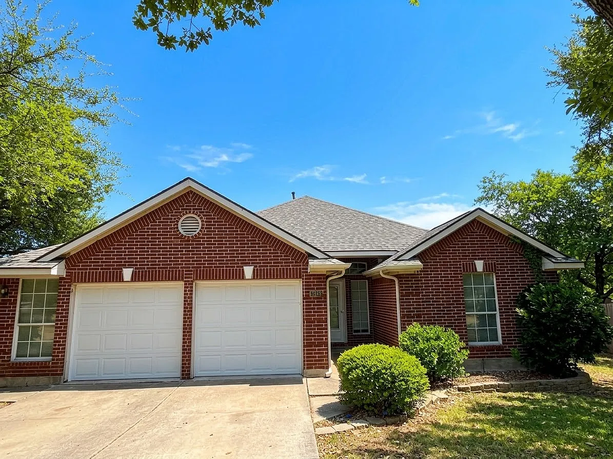 3 bed, 1872 sqft, $2,300 — Photo 1