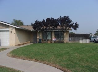 1098 Salem Dr, Hanford, CA 93230