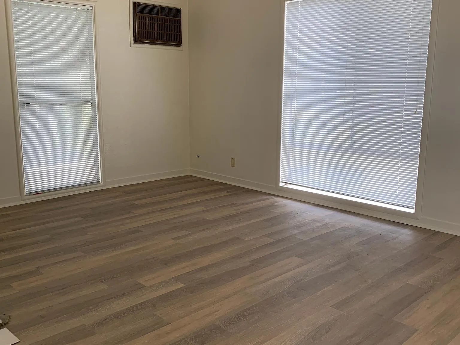 801 N Acacia Ave — Photo 3