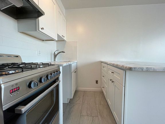 3rd image of 2401 Pennsylvania Ave APT 9B26