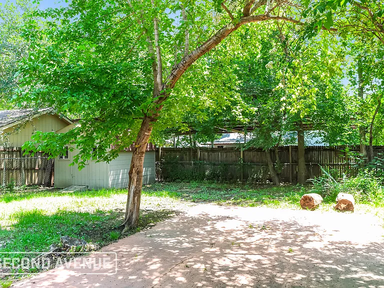 1340 Cy Blackburn Cir — Photo 22