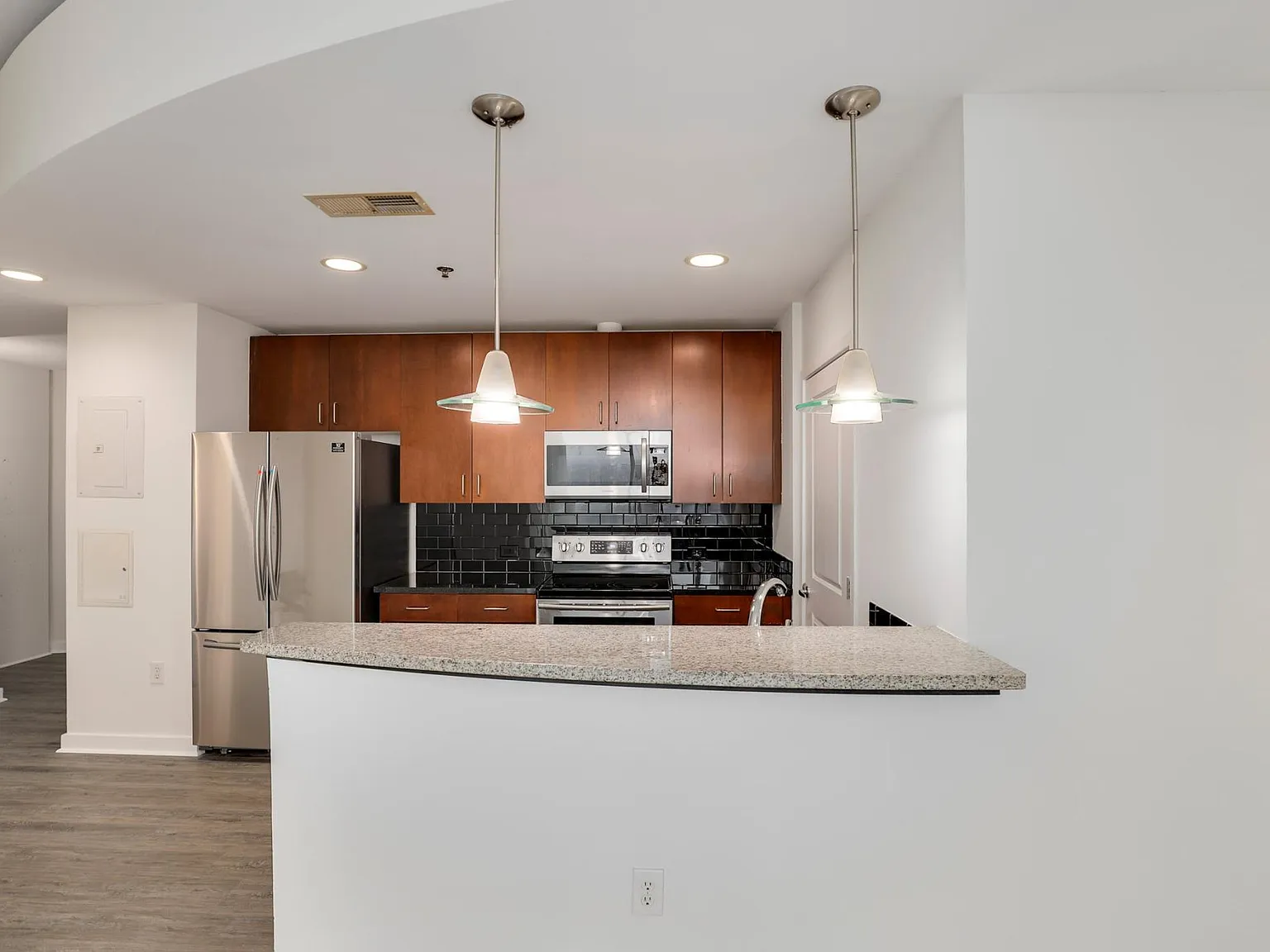 2 bed, 1045 sqft, $2,500 — Photo 2