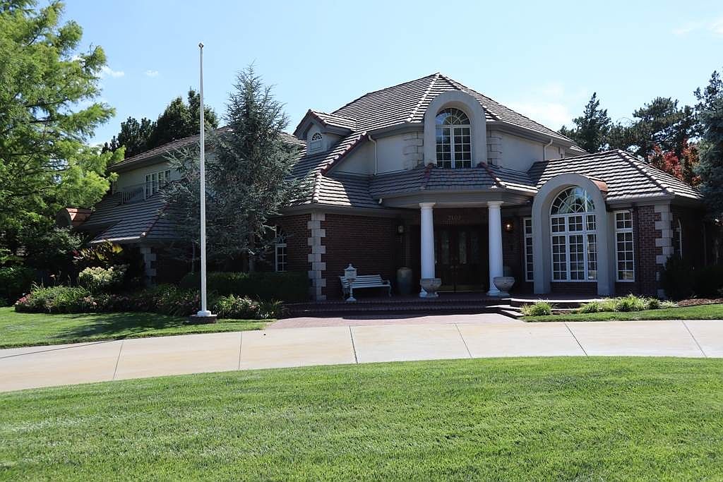 2103 E Crescent Dr Dodge City Ks 67801 Mls 13045 Zillow