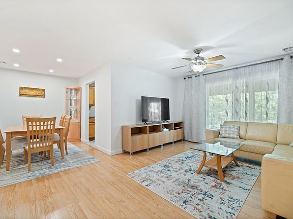 3rd image of 10338 Parkside Ave APT 22