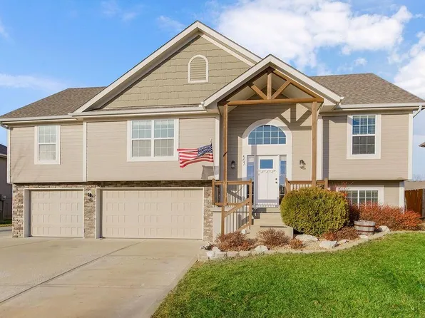 507 Tall Grass Dr, Pleasant Hill, MO 64080