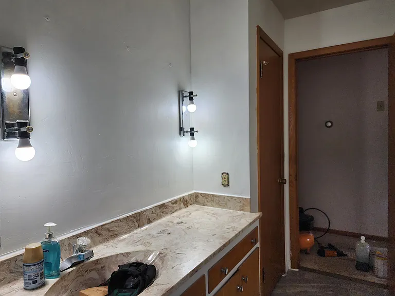 822 W Pleasant St — Photo 23