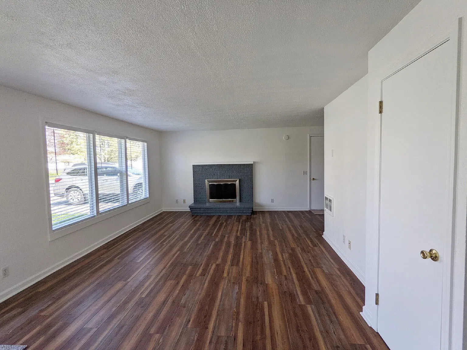 2 bed, 1.0 bath, $1,600 — Photo 2
