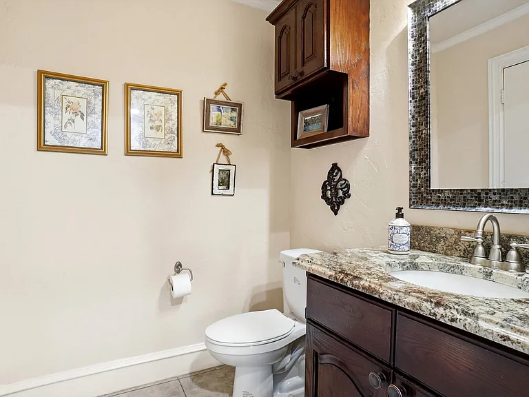 2412 Emerald Cir — Photo 17