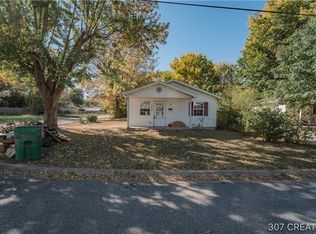 520 S Cleveland St, Springdale, AR 72764