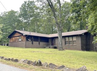 56 Robbins Nest Dr, Crossville, TN 38571