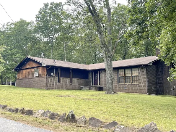 56 Robbins Nest Dr, Crossville, TN 38571