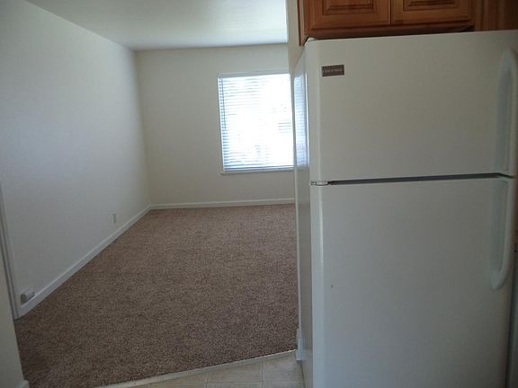 5th image of 2475 Karen Dr APT A
