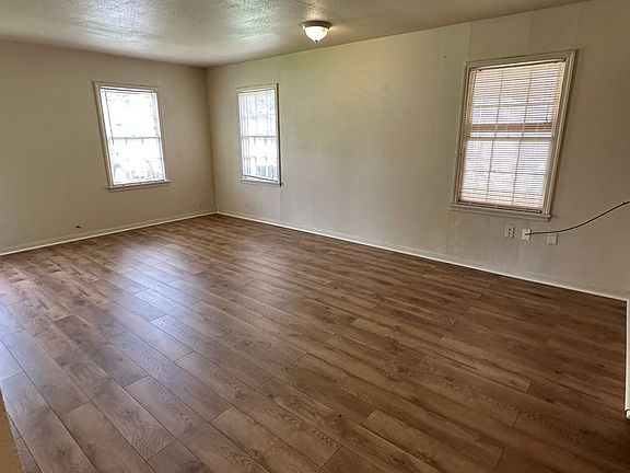 3rd image of 4478 Dallas Ave