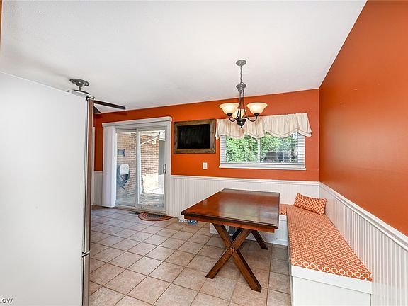 5th image of 1461 Meadowlawn Dr
