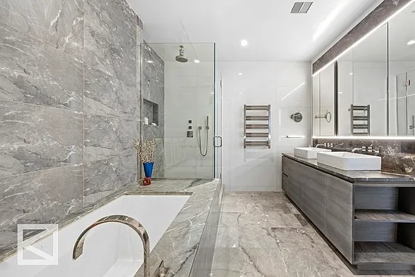 Bathroom, photo 2