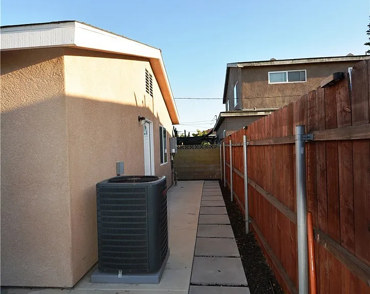 18328 Devlin Ave — Photo 22