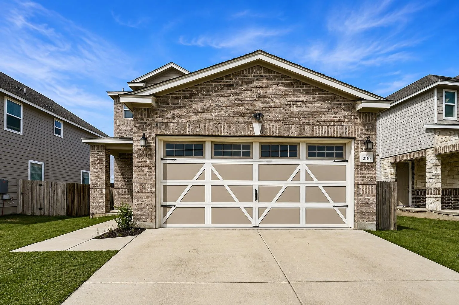 5 bed, 3.5 bath, 2680 sqft, $2,695 — Photo 2