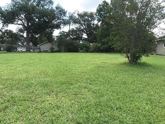 3rd image of 1725 Greenbriar Ave