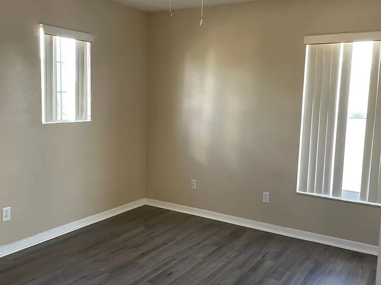 421 Lockbreeze Dr — Photo 34