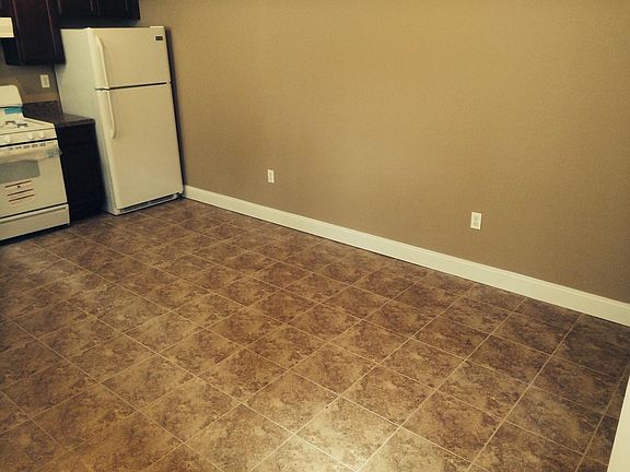 4th image of 21 Jeannette Ave