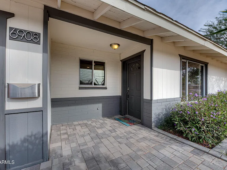 6908 E Edgemont Ave — Photo 2