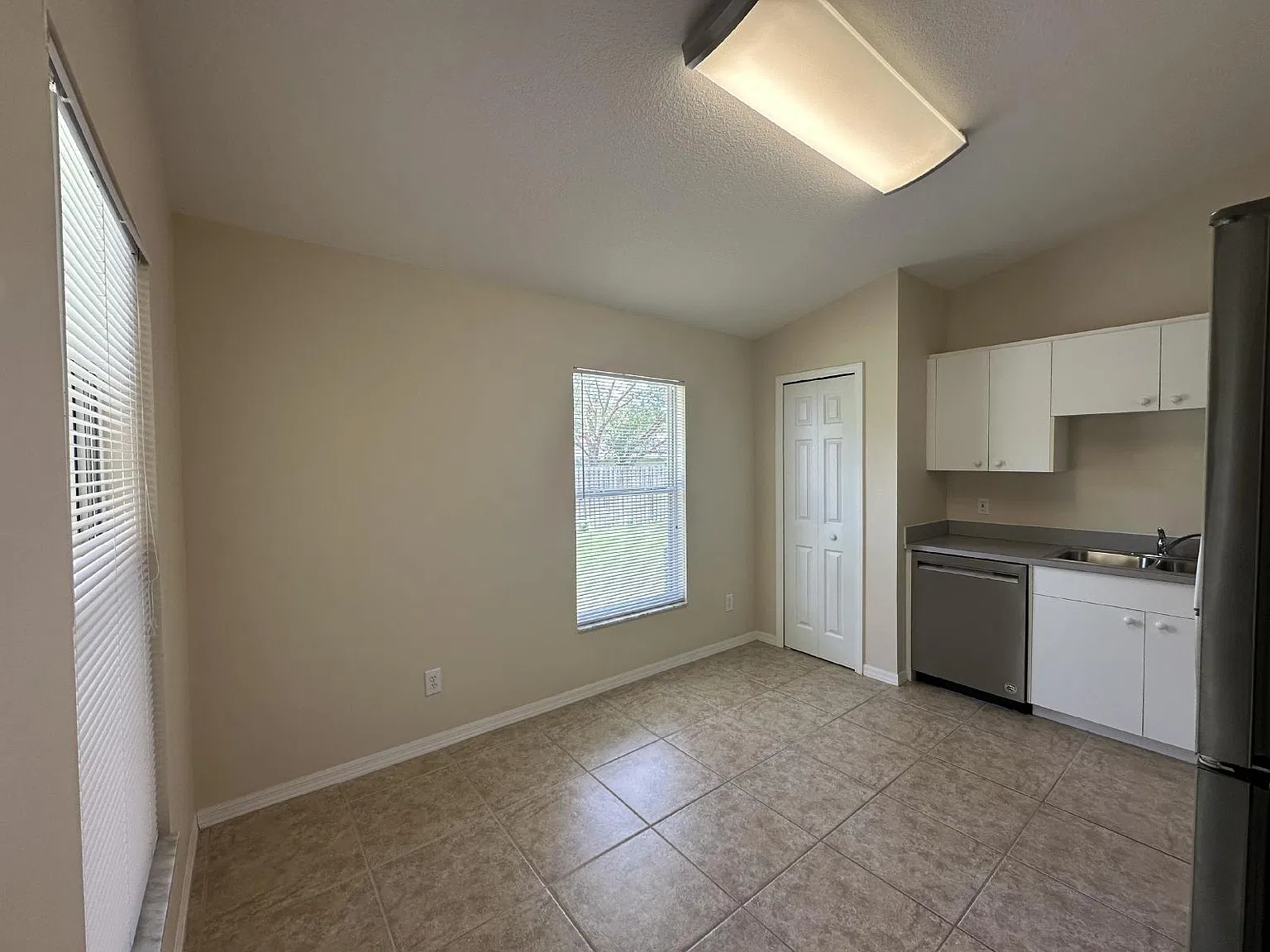 2 bed, 2.0 bath, 1100 sqft, $1,650 — Photo 2