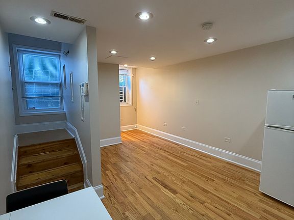 3rd image of 4254 N Mozart St #G1