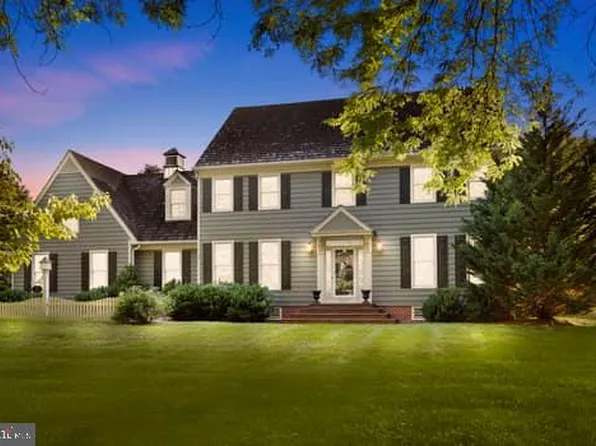 25 Parkside Dr, Langhorne, PA 19047