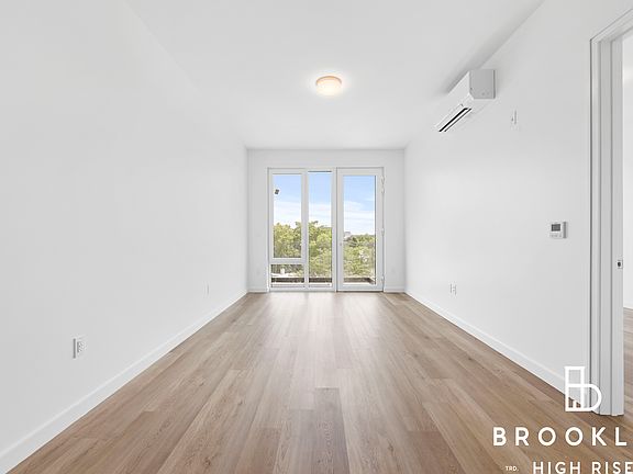 4th image of 50 E 10th St #539