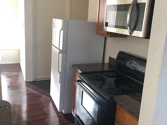 5th image of 915 Sako Ln