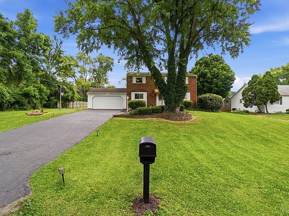 3rd image of 820 Critchfield Rd