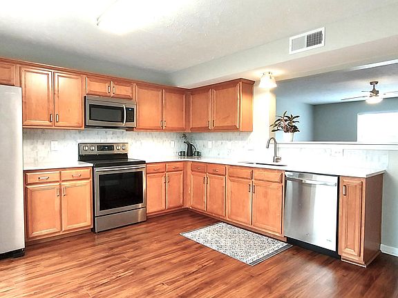 4th image of 422 Arapaho Dr
