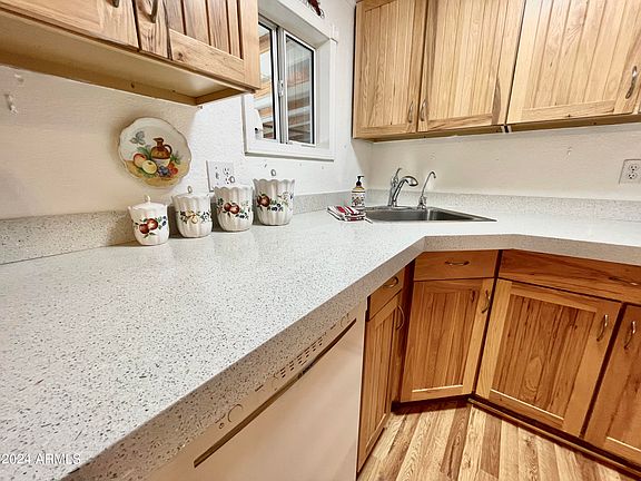 5th image of 9427 E UNIVERSITY Drive #100