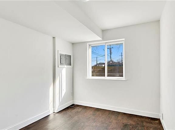 3rd image of 1200 E 233rd St