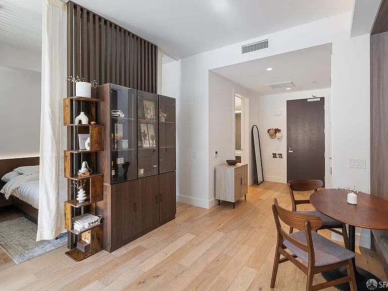 1 Bristol Ct #201L — Photo 21