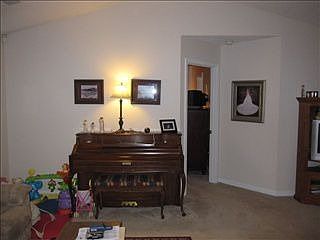 3rd image of 105 Ontario Ct